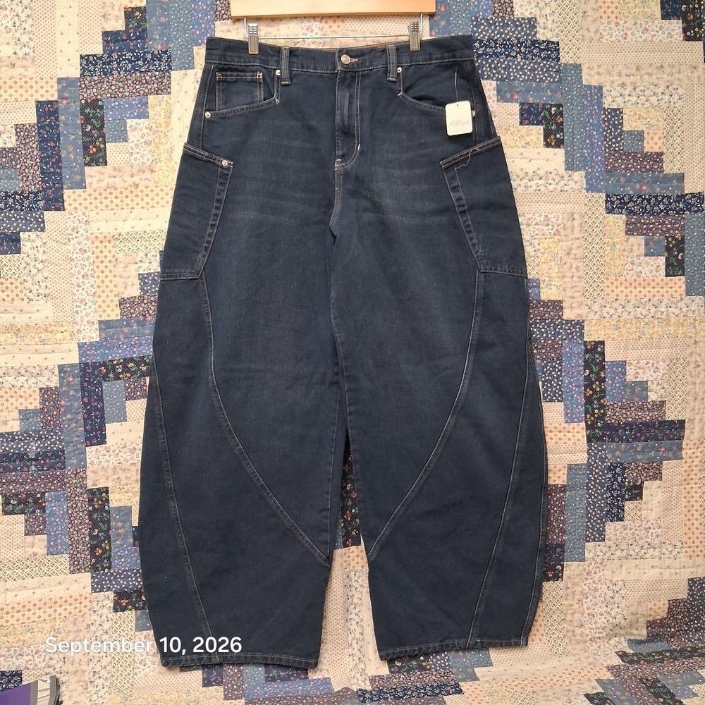 NWT Free People Sugar and Spice High Rise Barrel Jeans Size 33 Spooky Blue NWT